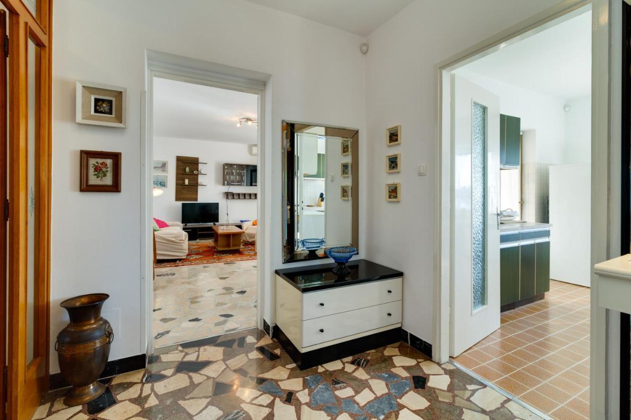Apartma Lory With A Sea View Near The *