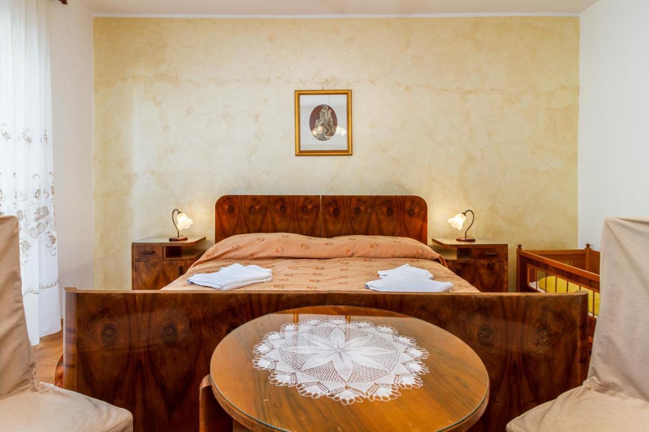 Apartma Lory With A Sea View Near The *