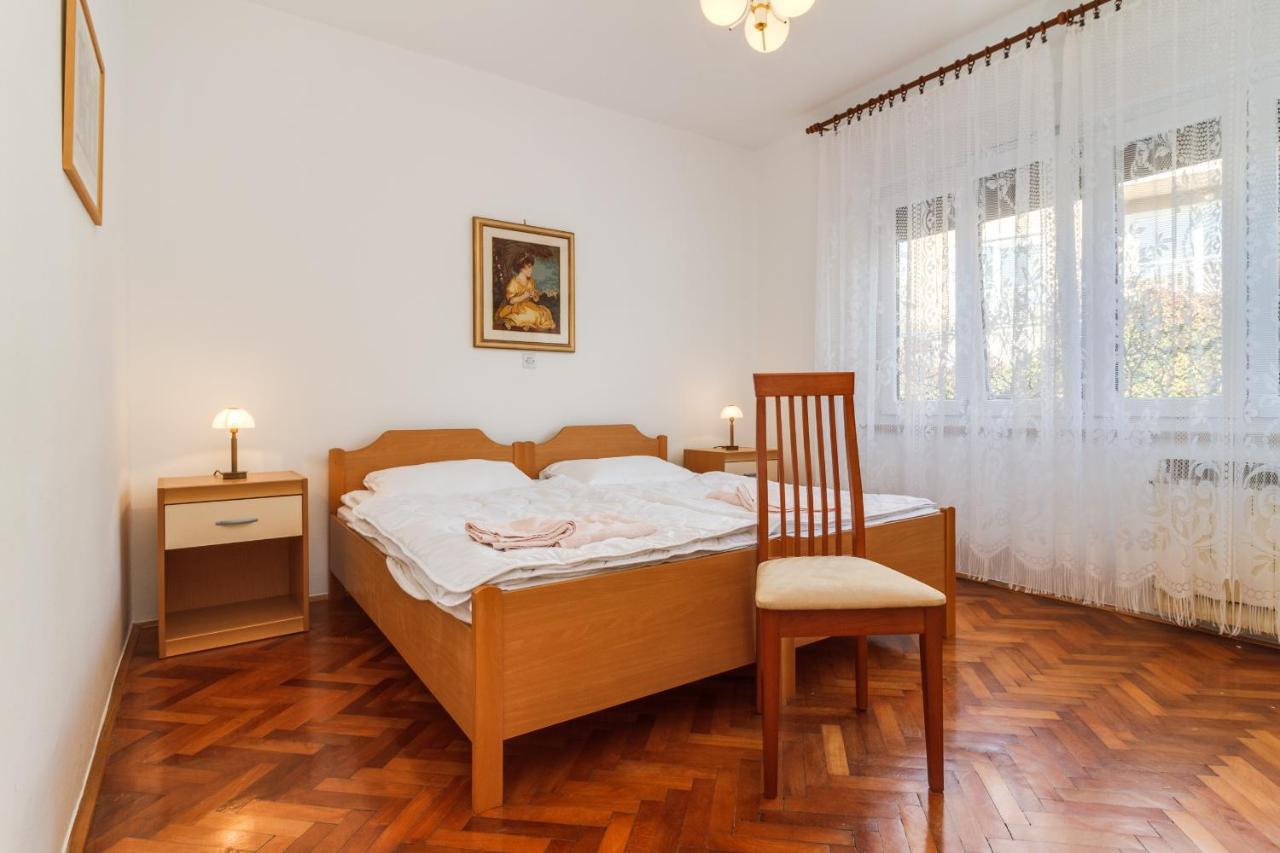 Apartma Lory With A Sea View Near The Pula