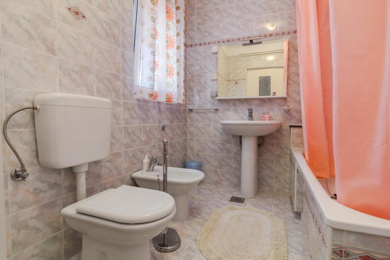 Apartma Lory With A Sea View Near The *