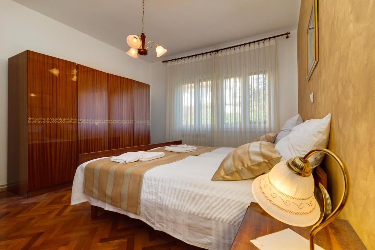 Apartma Lory With A Sea View Near The *